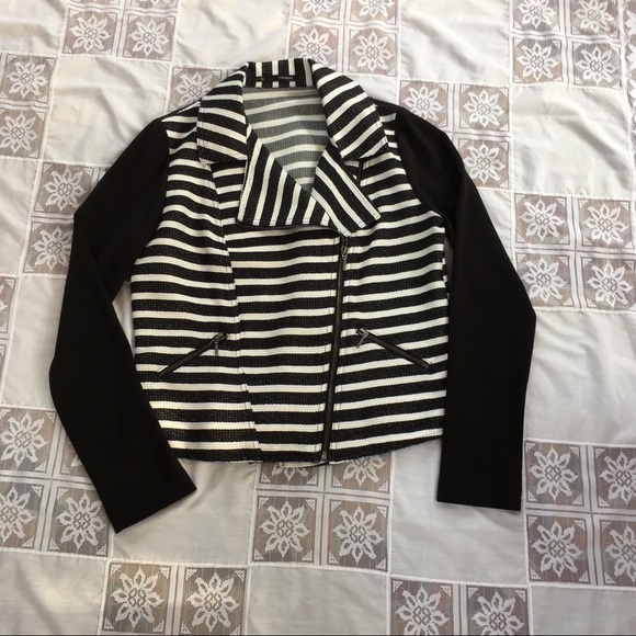 Maurices Jackets & Blazers - 🔥🔥5/$25.Maurice’s sweater jacket,size Large